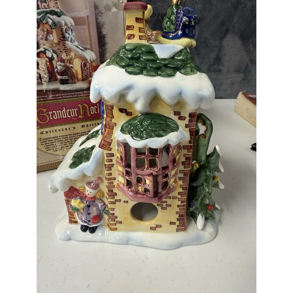 Grandeur Noel 2002 Church With Cherubs With Box Small Chip As Shown